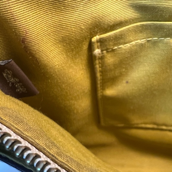 Coach | White Crossbody Bag With Green Strap - Picture 12 of 15